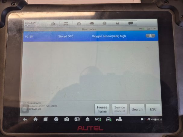 Diagnostic machine displaying vehicle oxygen sensor.